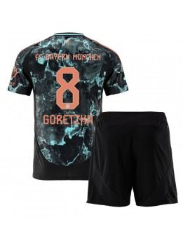 Bayern Munich Leon Goretzka #8 Replika Borta Kläder Barn 2024-25 Kortärmad (+ byxor)